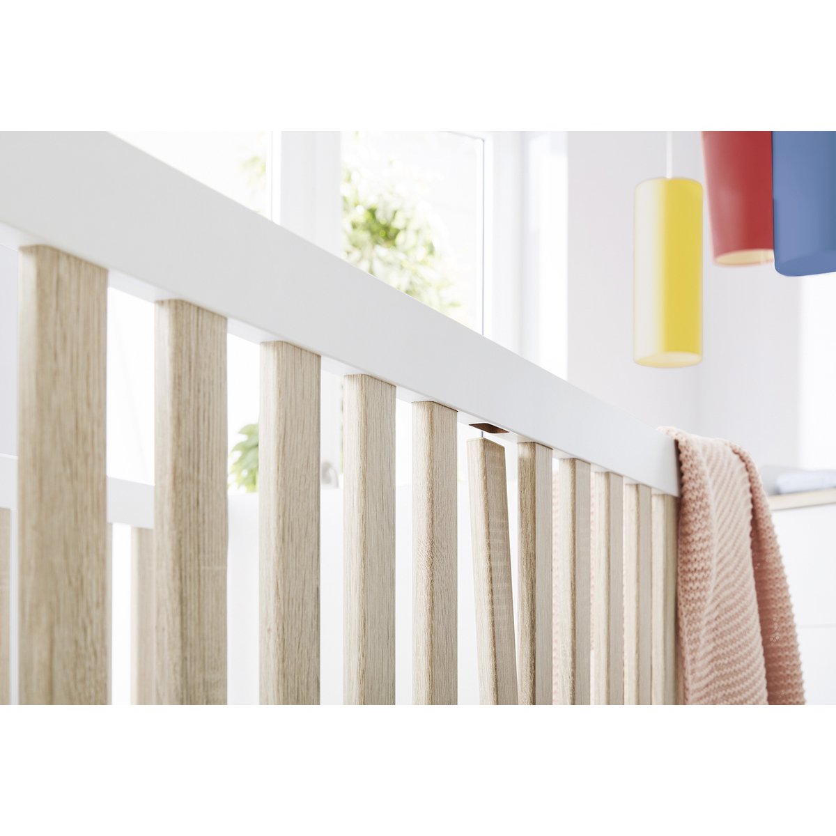 Starter set 'Lumi' extra wide
2 parts: cot, extra wide chest of drawers