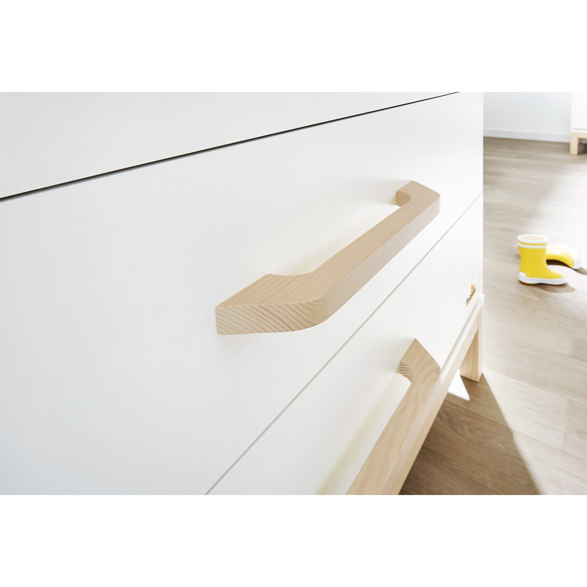 Starter set 'Light' wide
2 parts: cot, wide chest of drawers