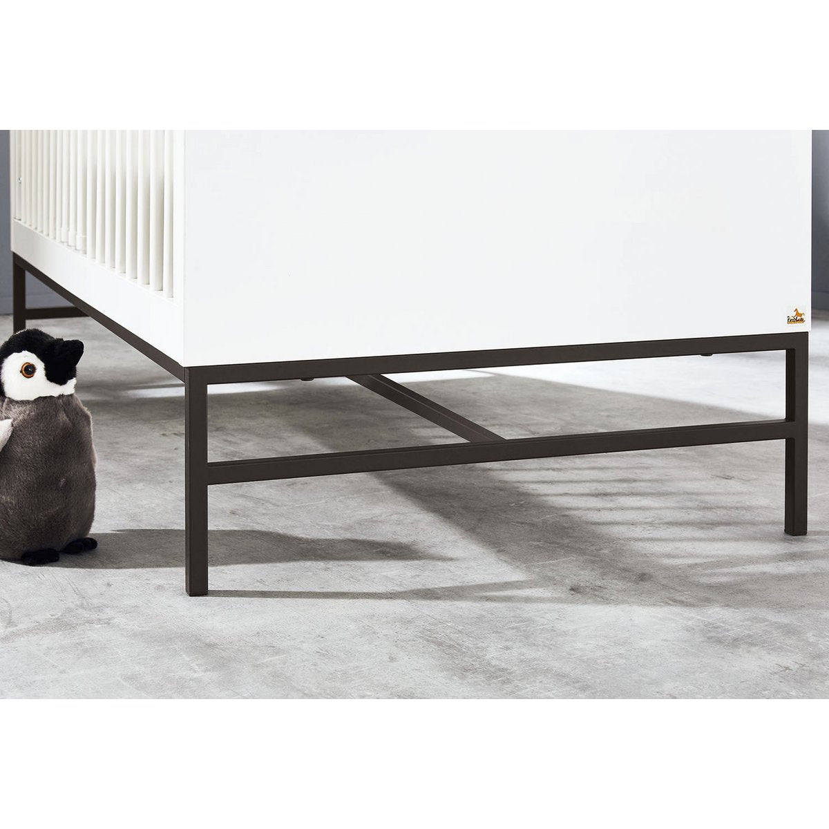 Nursery 'Steel' extra wide large
3 parts: cot, extra wide dresser, large wardrobe