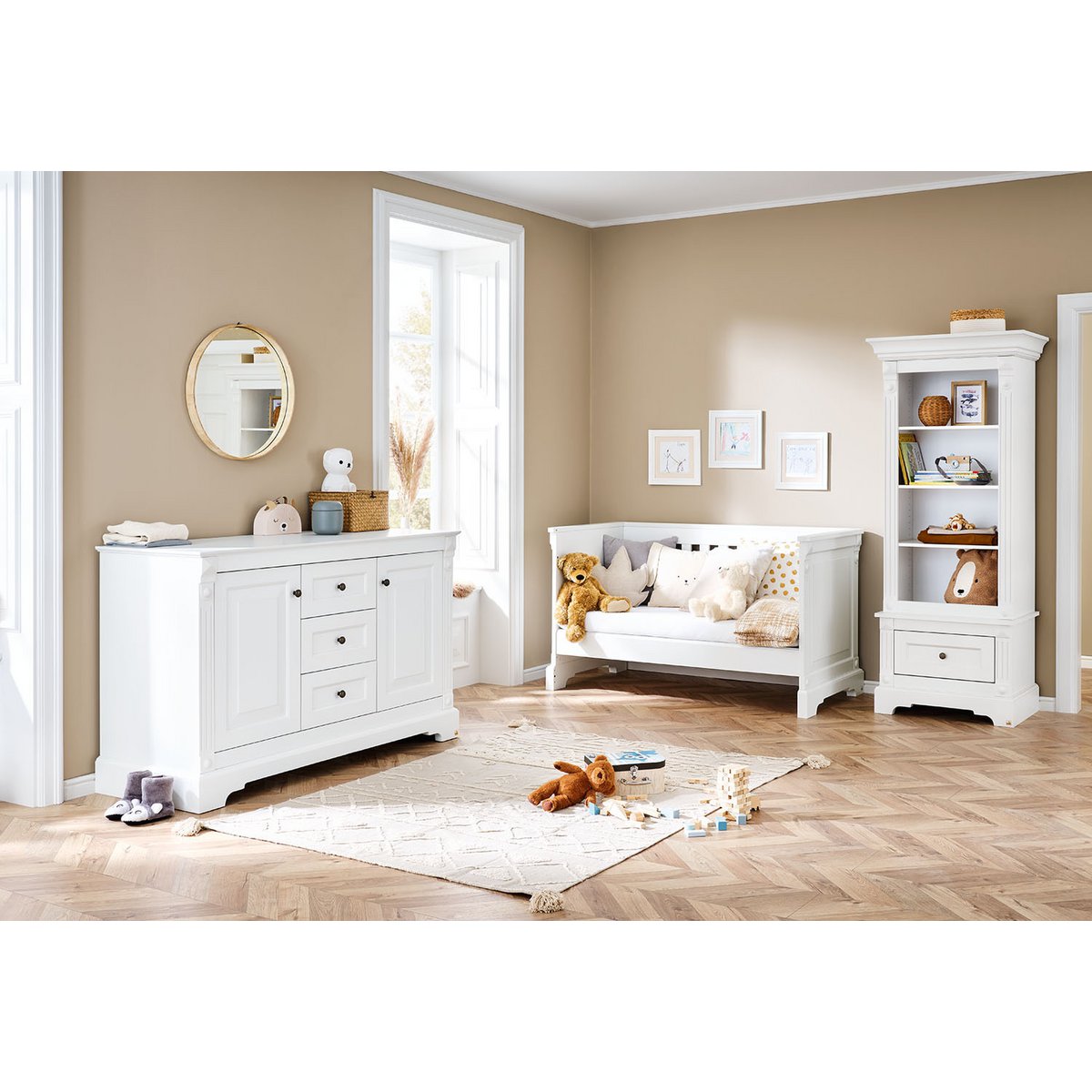 Starter set 'Emilia' extra wide
2 parts: cot, extra wide chest of drawers