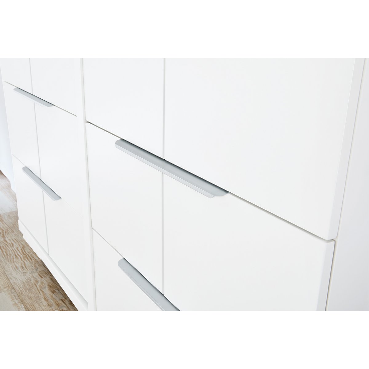 Starter set 'Polar' wide, incl. wall shelf
3 parts: cot, wide dresser, wall shelf