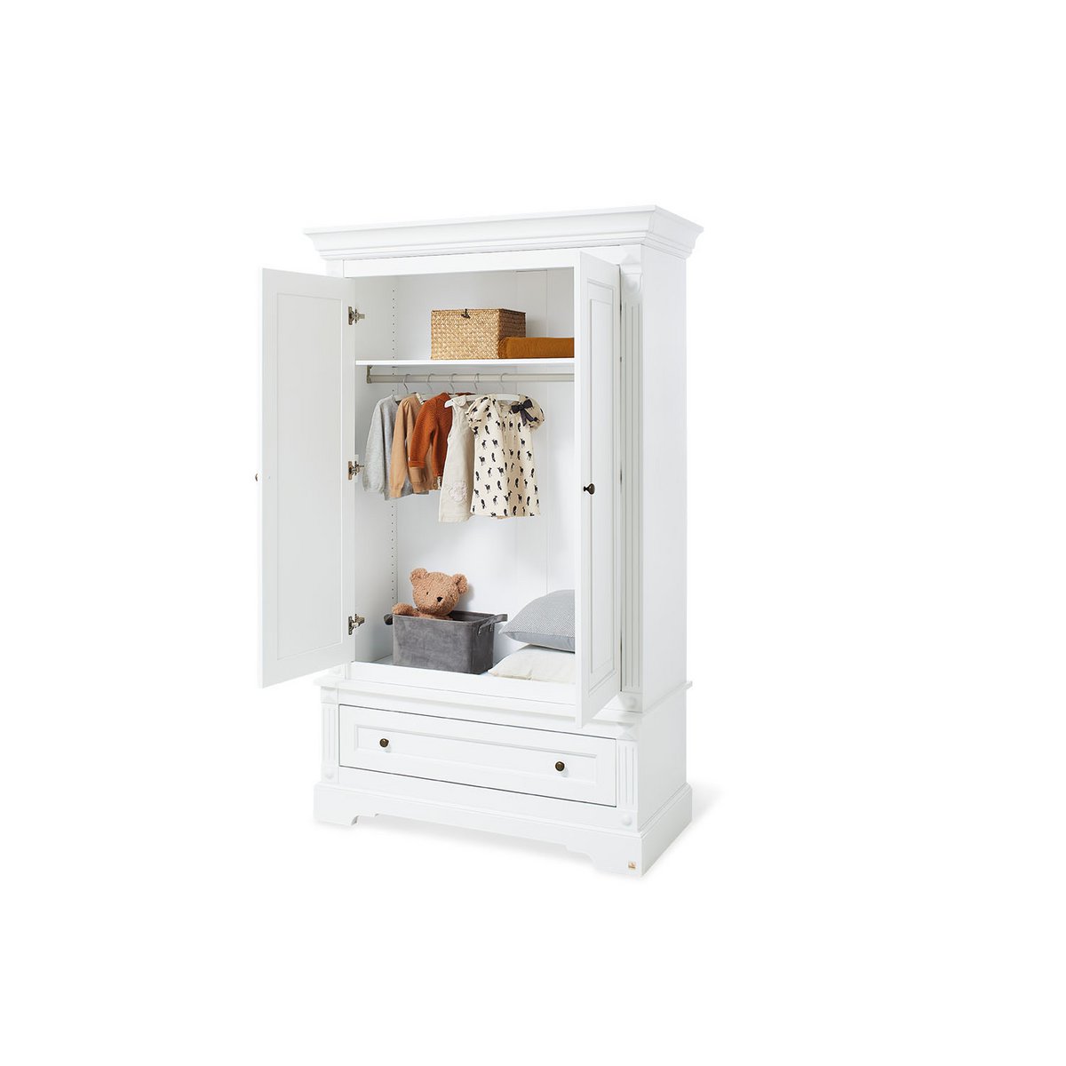 Nursery 'Emilia' wide, incl. wall shelf
4 parts: bed, wide chest of drawers, 2-door wardrobe, wall shelf