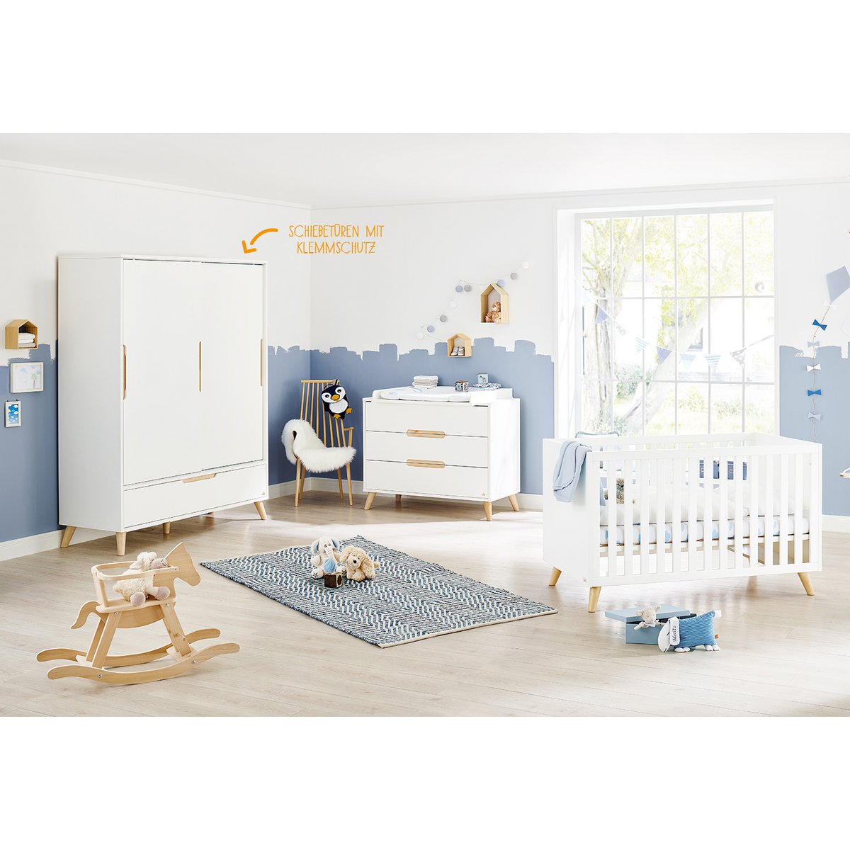 Nursery 'Move' wide large
3 parts: cot, wide dresser, large wardrobe
