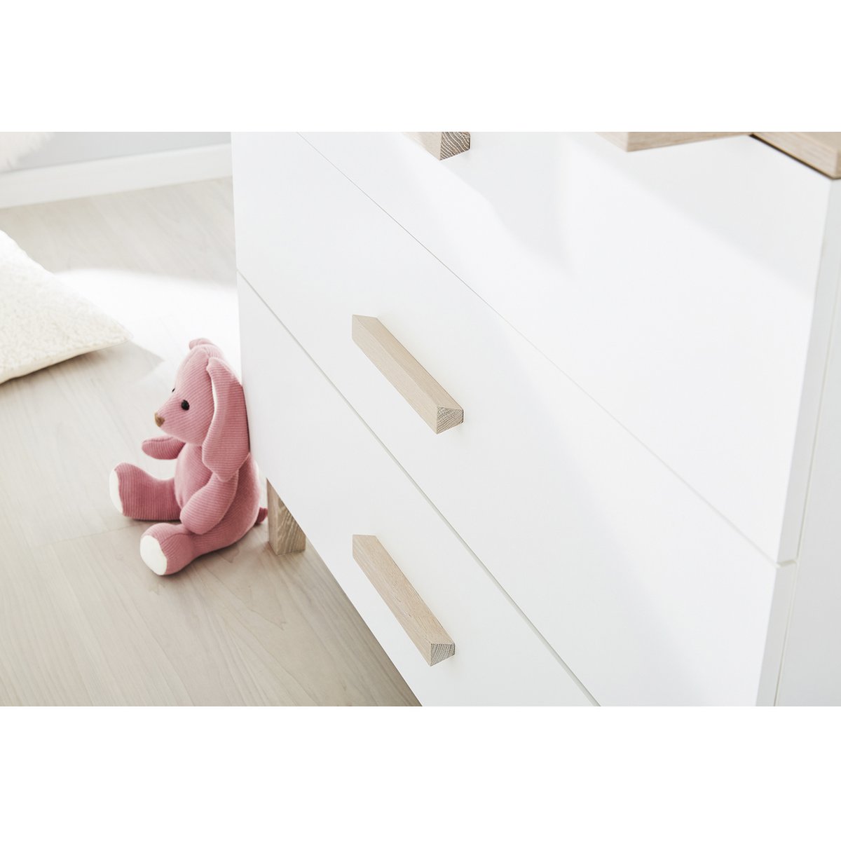 Starter set 'Lumi' extra wide
 2 parts: cot, extra wide chest of drawers