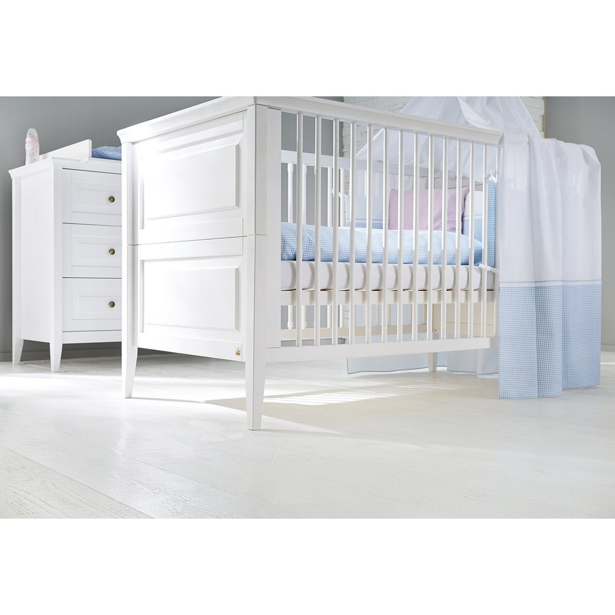 Starter set 'Smilla' extra wide
 2 parts: cot, extra wide chest of drawers
