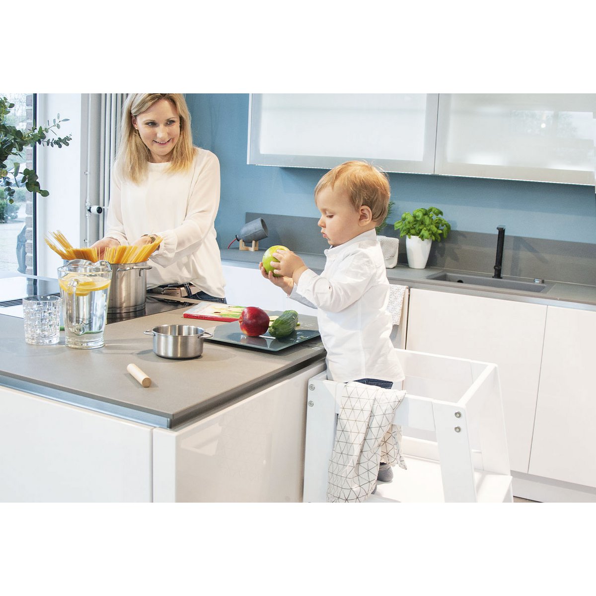 Learning tower 'Fino', white lacquered