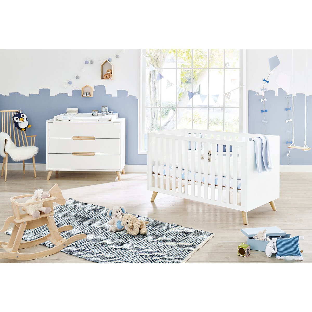 Starter set 'Move' wide
 2 parts: cot, wide chest of drawers