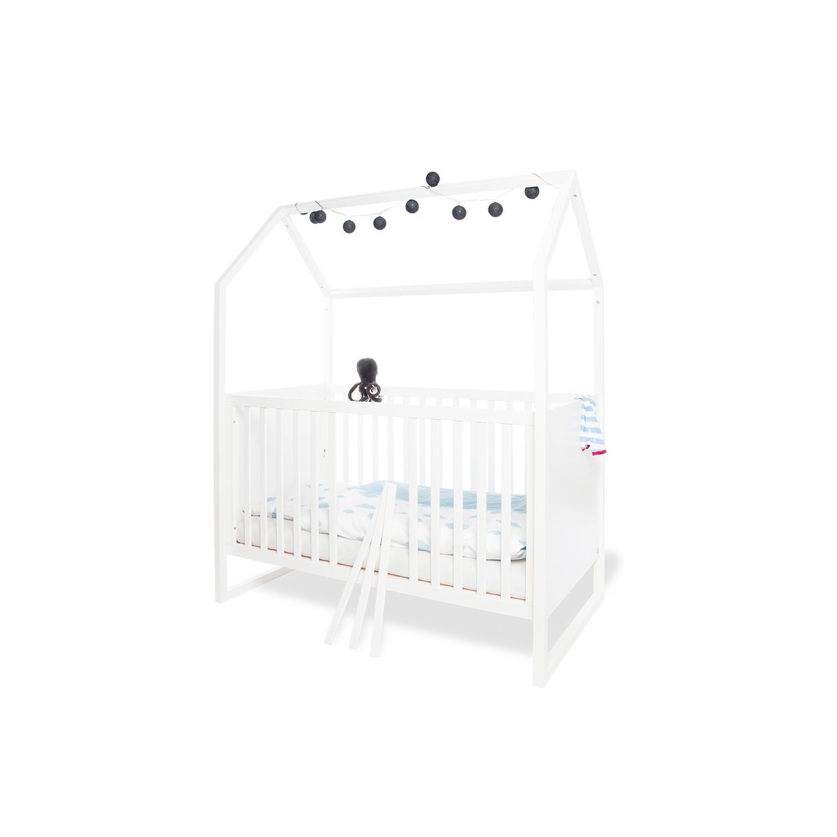 Starter set 'Hilda &amp; Pan' wide, white, incl. wall shelf
 3 parts: house bed, wide dresser, wall shelf