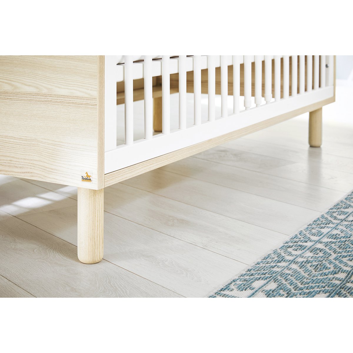 Starter set 'Flow' wide
 2 parts: cot, wide chest of drawers