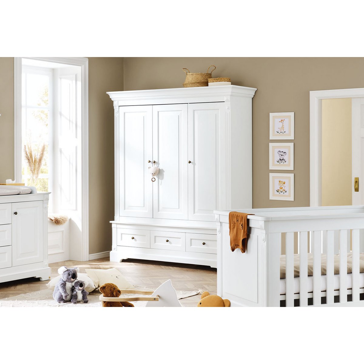 Wardrobe 'Emilia' large