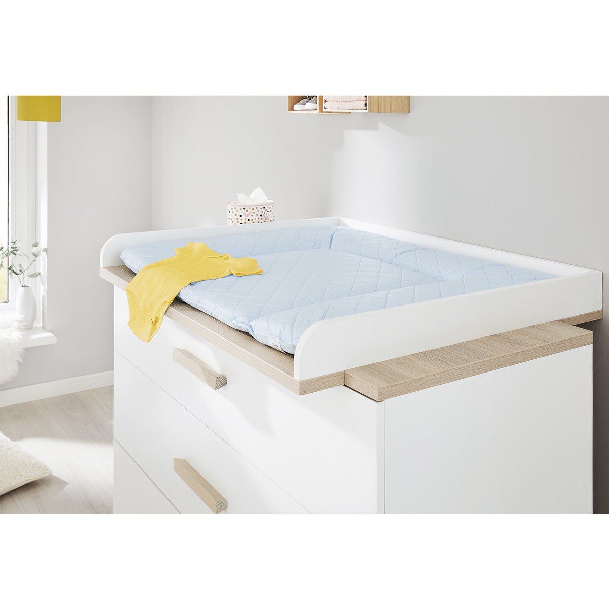 Starter set 'Lumi' extra wide
 2 parts: cot, extra wide chest of drawers