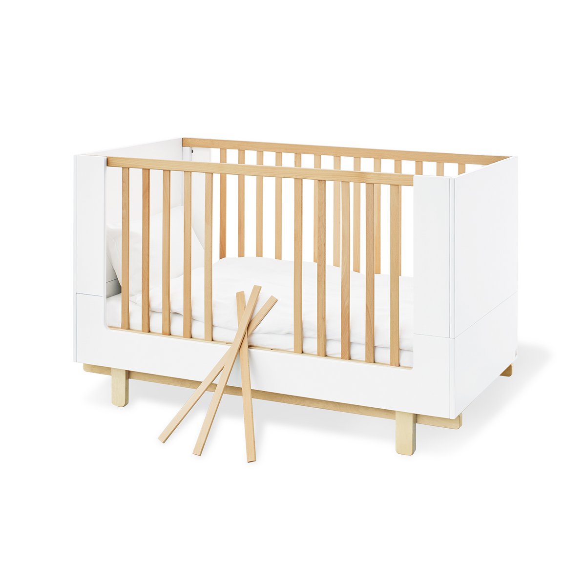 Starter set 'Boxing' wide 
2 parts: cot, wide chest of drawers