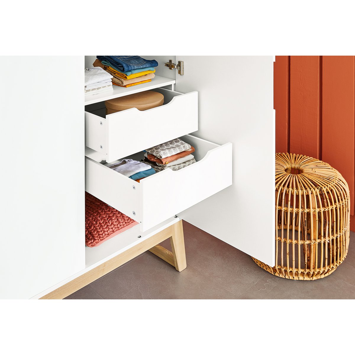 Nursery 'Brug' extra wide
 3 parts: cot, extra wide chest of drawers, 2-door wardrobe