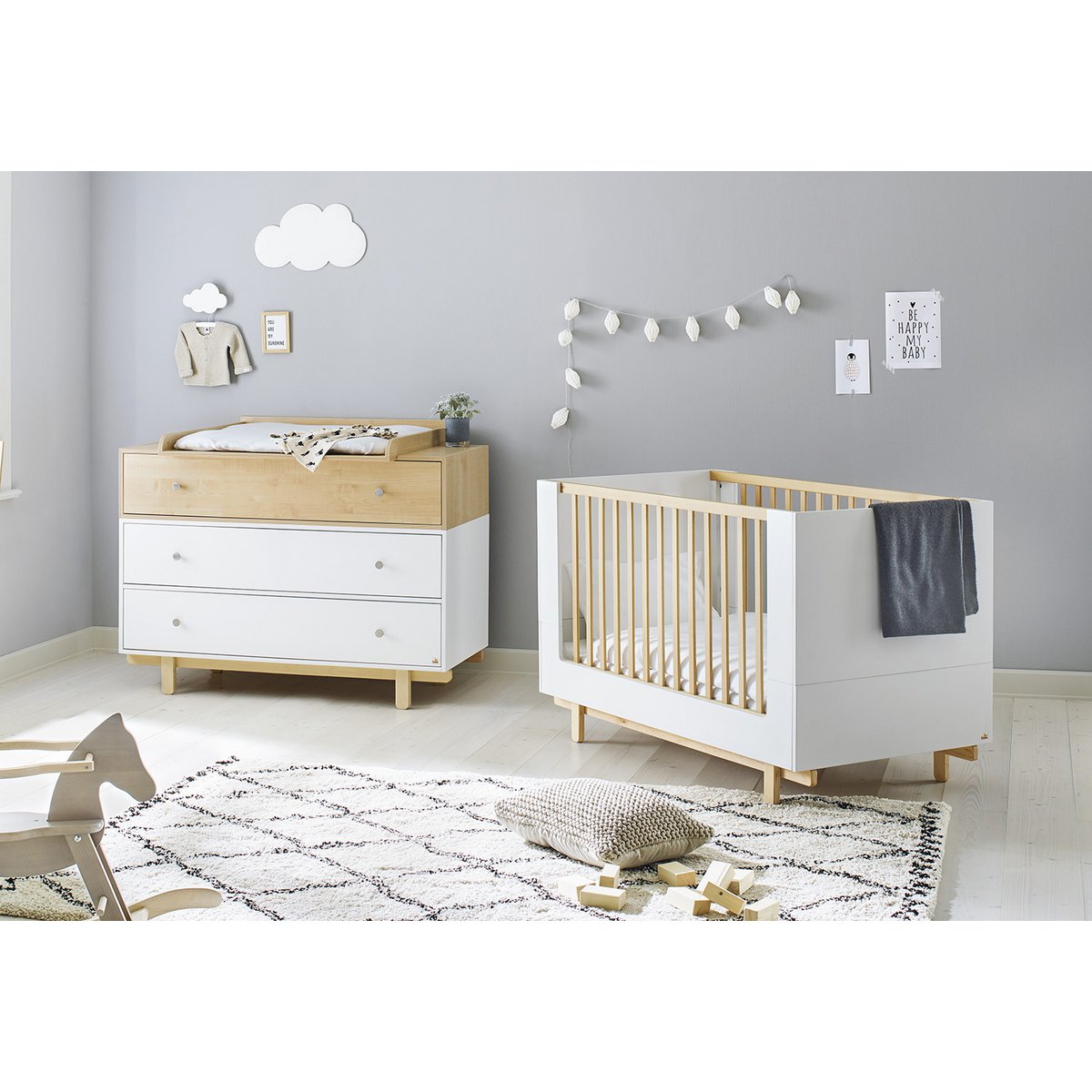 Starter set 'Boxing' wide 
2 parts: cot, wide chest of drawers