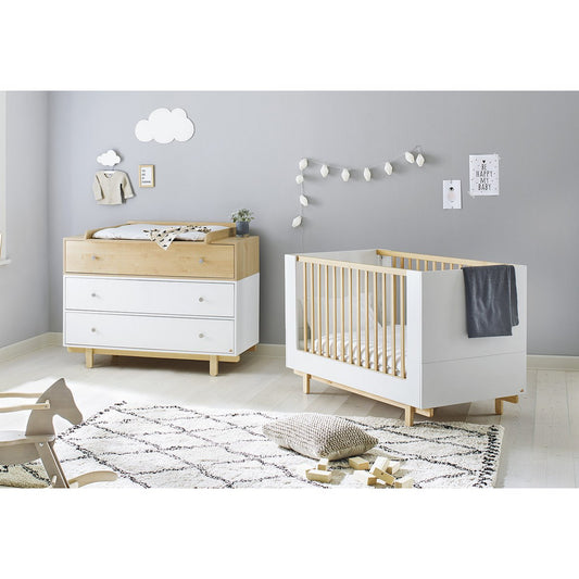 Starter set 'Boxing' wide 
2 parts: cot, wide chest of drawers
