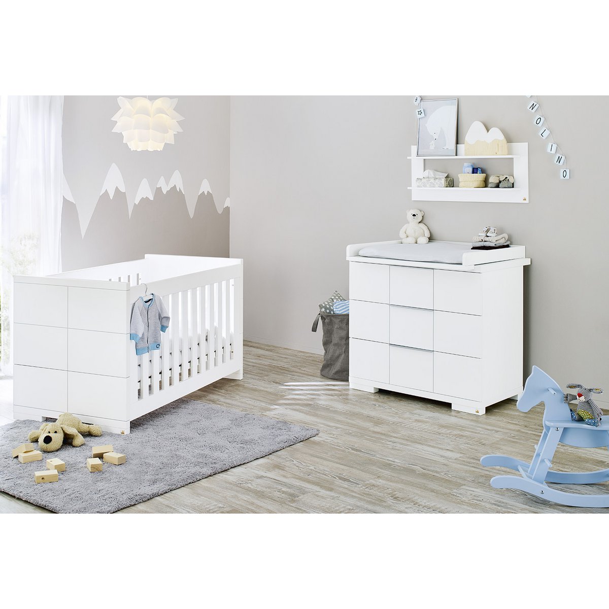 Starter set 'Polar' wide
 2 parts: cot, wide chest of drawers