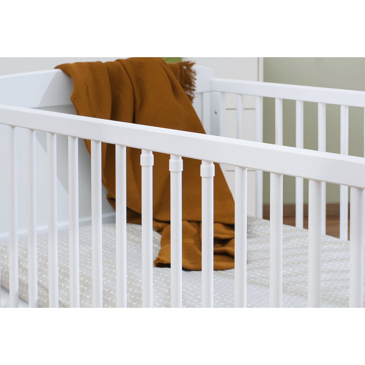 Starter set 'Viktoria' wide 2-piece: cot bed, wide chest of drawers